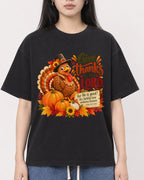 Mockup Boxy Heavyweight Tee Black female close-up 01