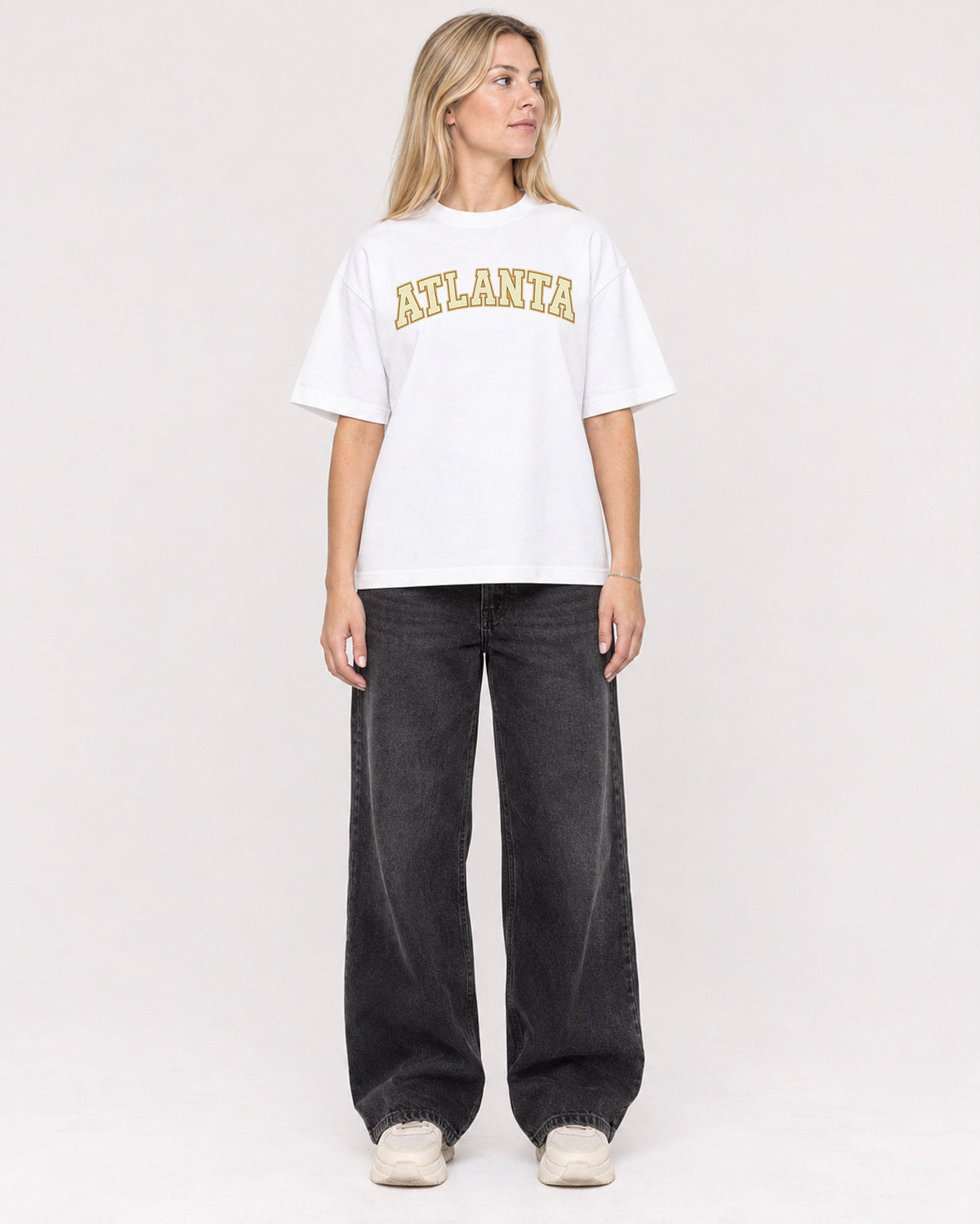 Mockup Boxy Heavyweight Tee White female full-body 08