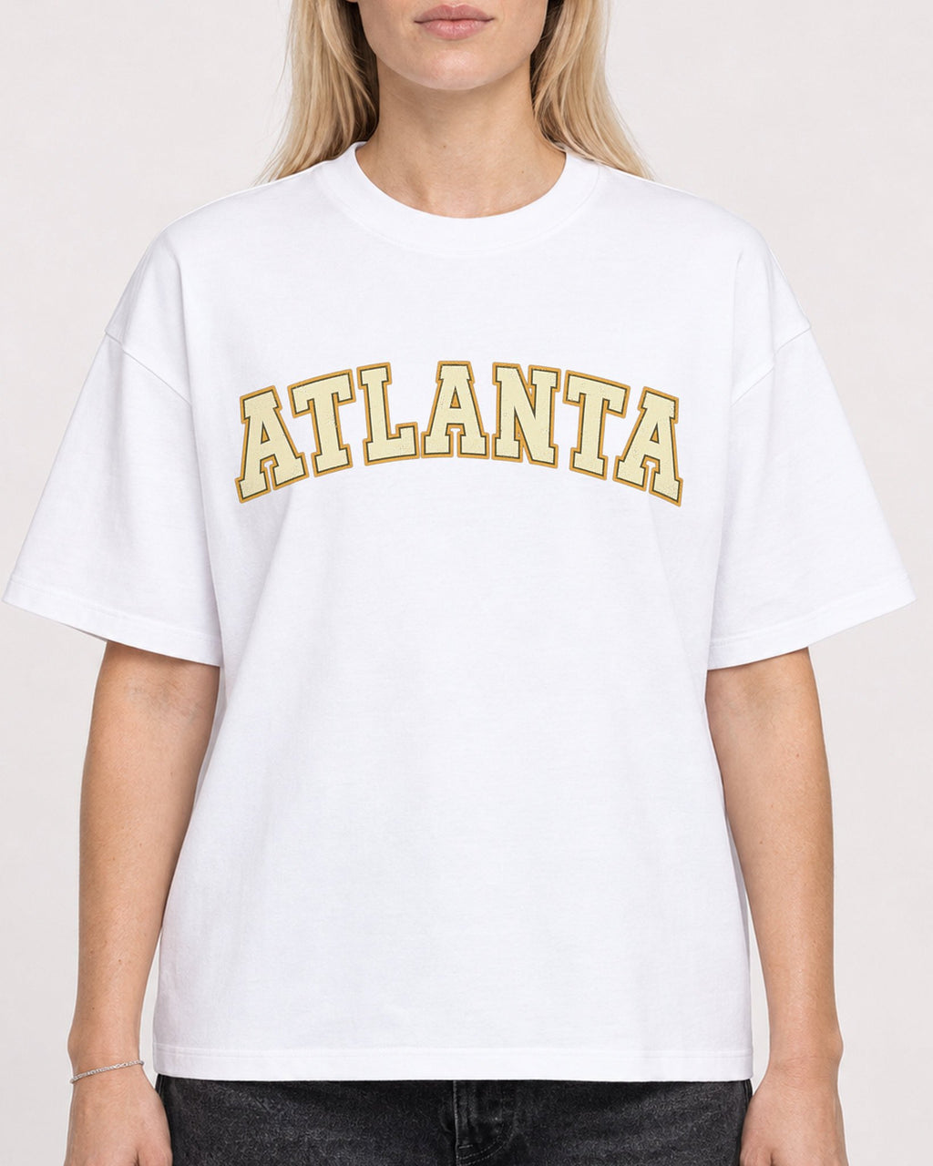 Mockup Boxy Heavyweight Tee White female close-up 08