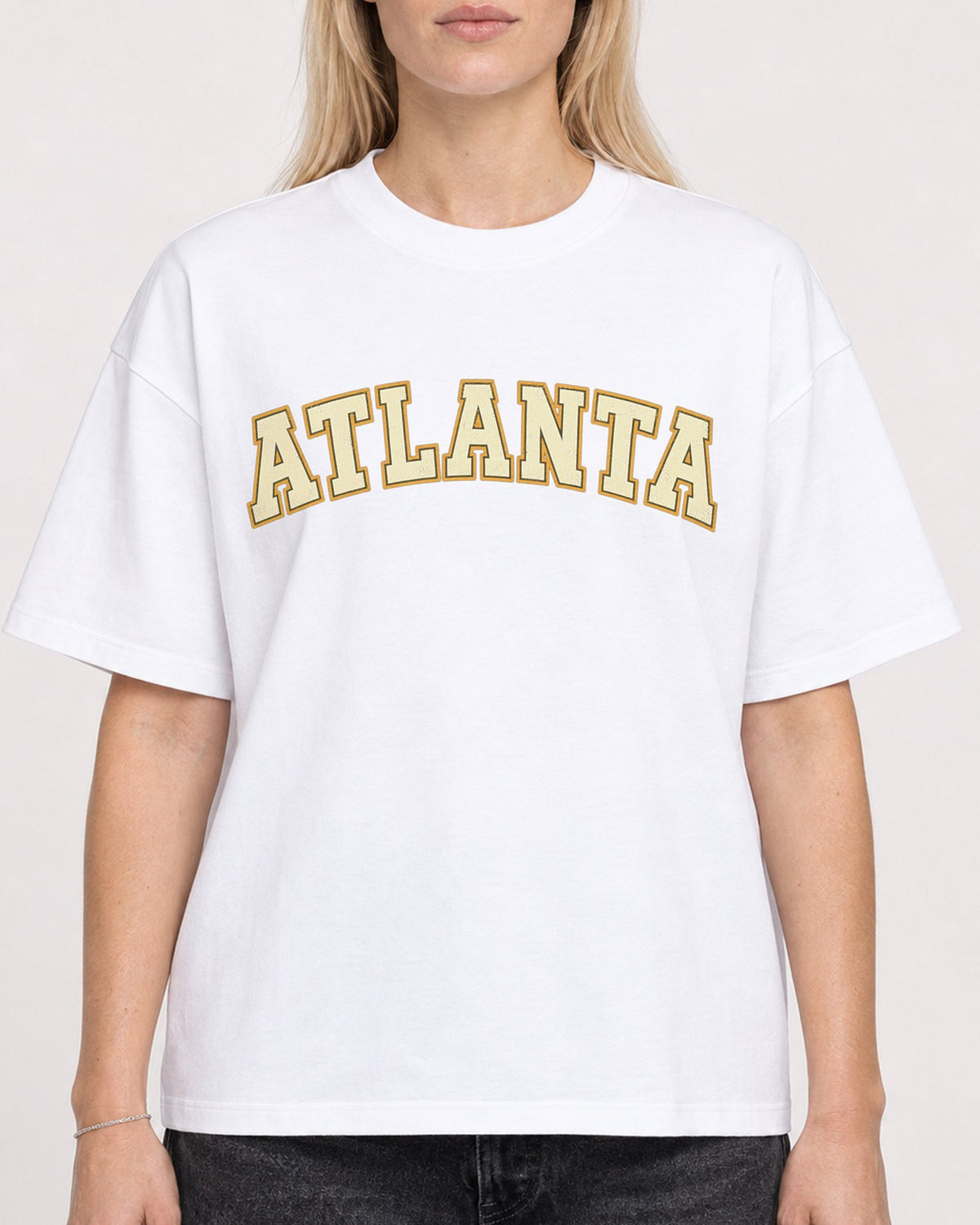 Mockup Boxy Heavyweight Tee White female close-up 08