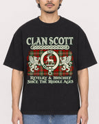 Mockup Boxy Heavyweight Tee Black male close-up 02