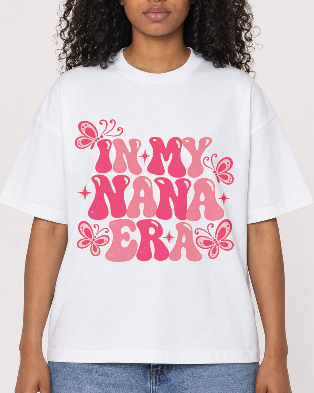 Mockup Boxy Heavyweight Tee White female close-up 05