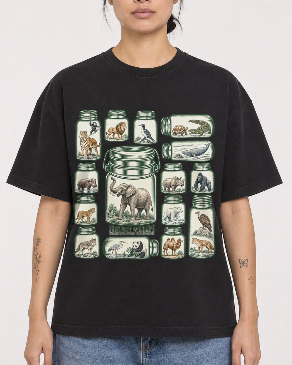 Mockup Boxy Heavyweight Tee Black female close-up 12