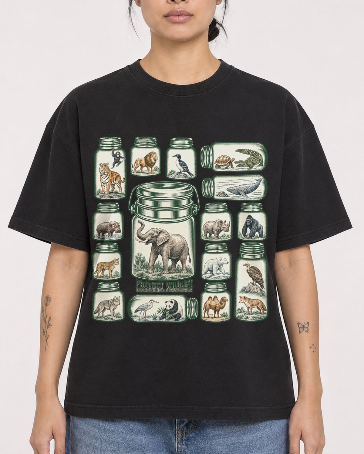 Mockup Boxy Heavyweight Tee Black female close-up 12