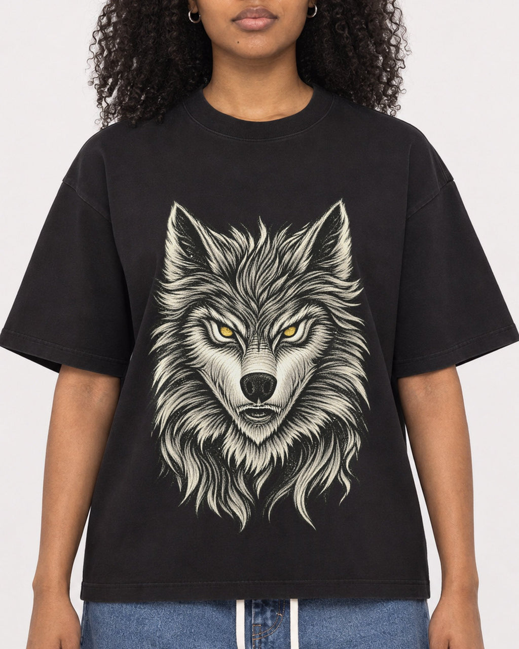 Mockup Boxy Heavyweight Tee Black female close-up 05