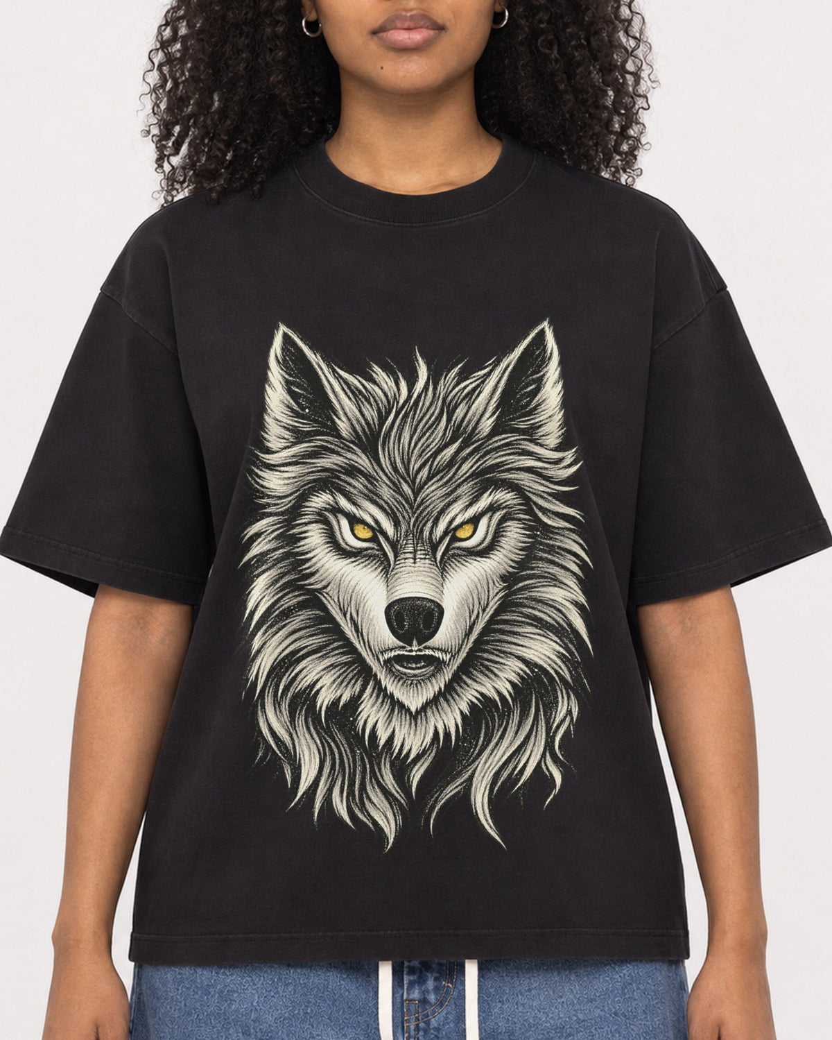 Mockup Boxy Heavyweight Tee Black female close-up 05