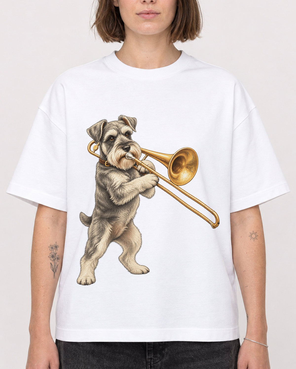 Mockup Boxy Heavyweight Tee White female close-up 18