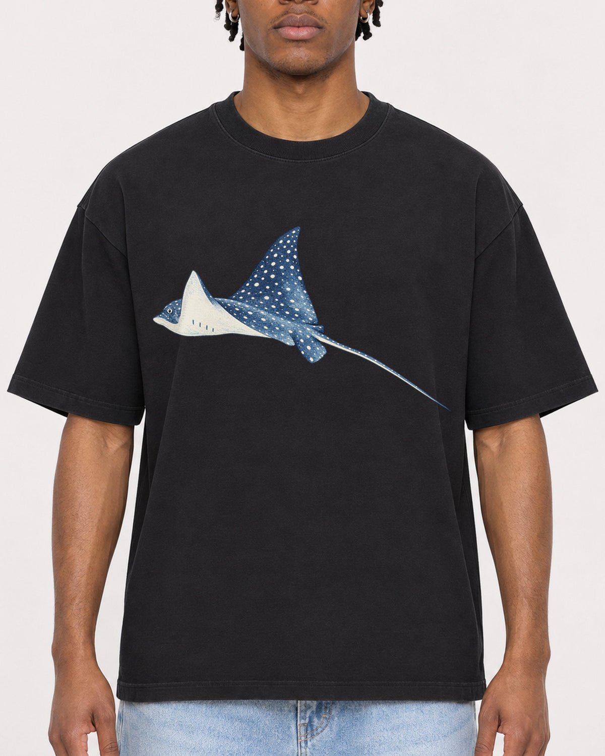 Mockup Boxy Heavyweight Tee Black male close-up 05