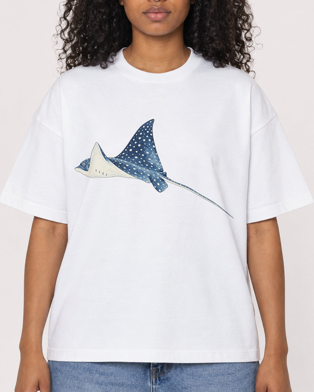 Mockup Boxy Heavyweight Tee White female close-up 05