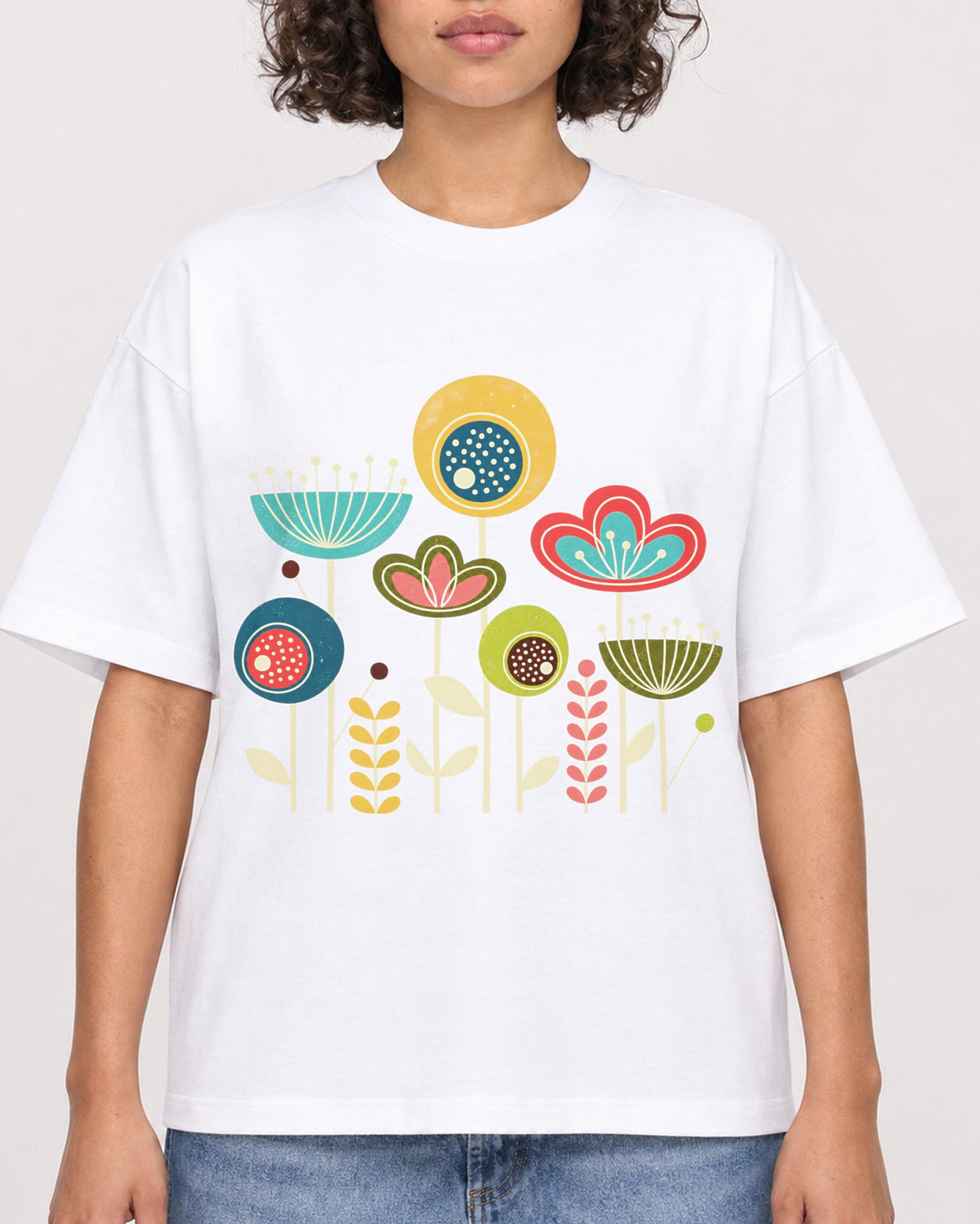 Mockup Boxy Heavyweight Tee White female close-up 40