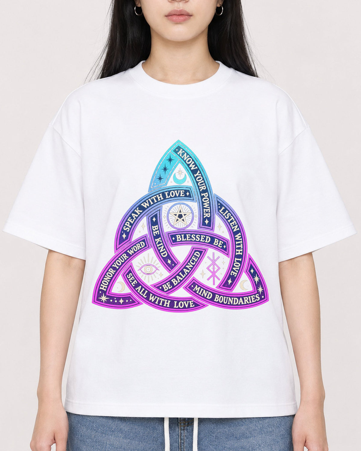 Mockup Boxy Heavyweight Tee White female close-up 01