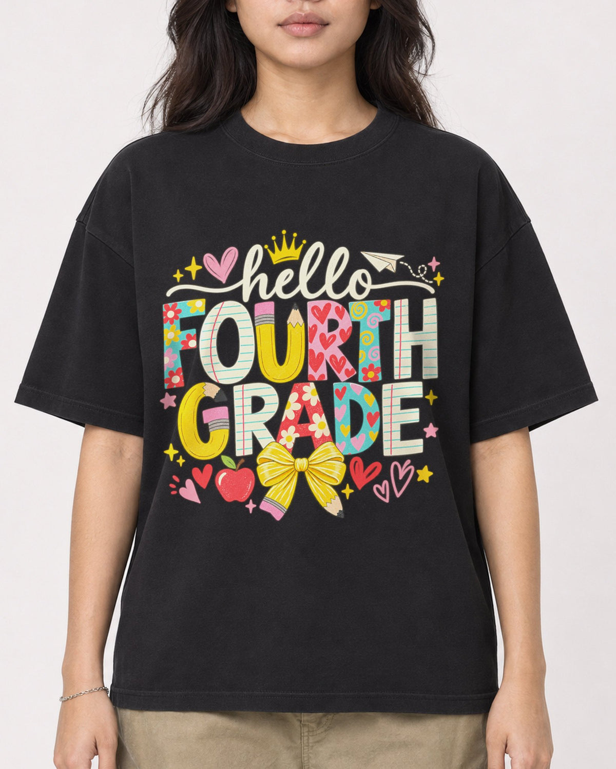 Mockup Boxy Heavyweight Tee Black female close-up 02