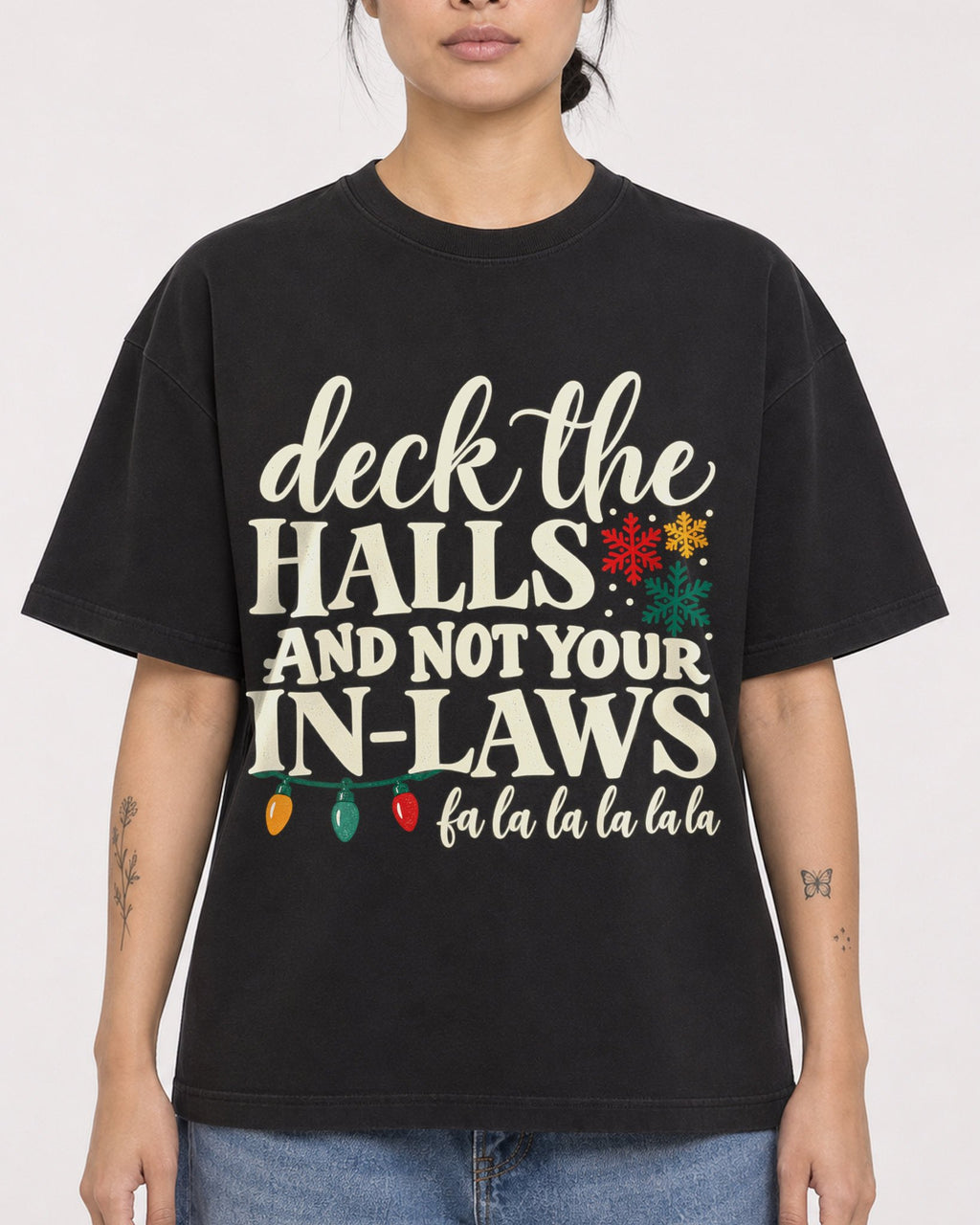 Mockup Boxy Heavyweight Tee Black female close-up 12