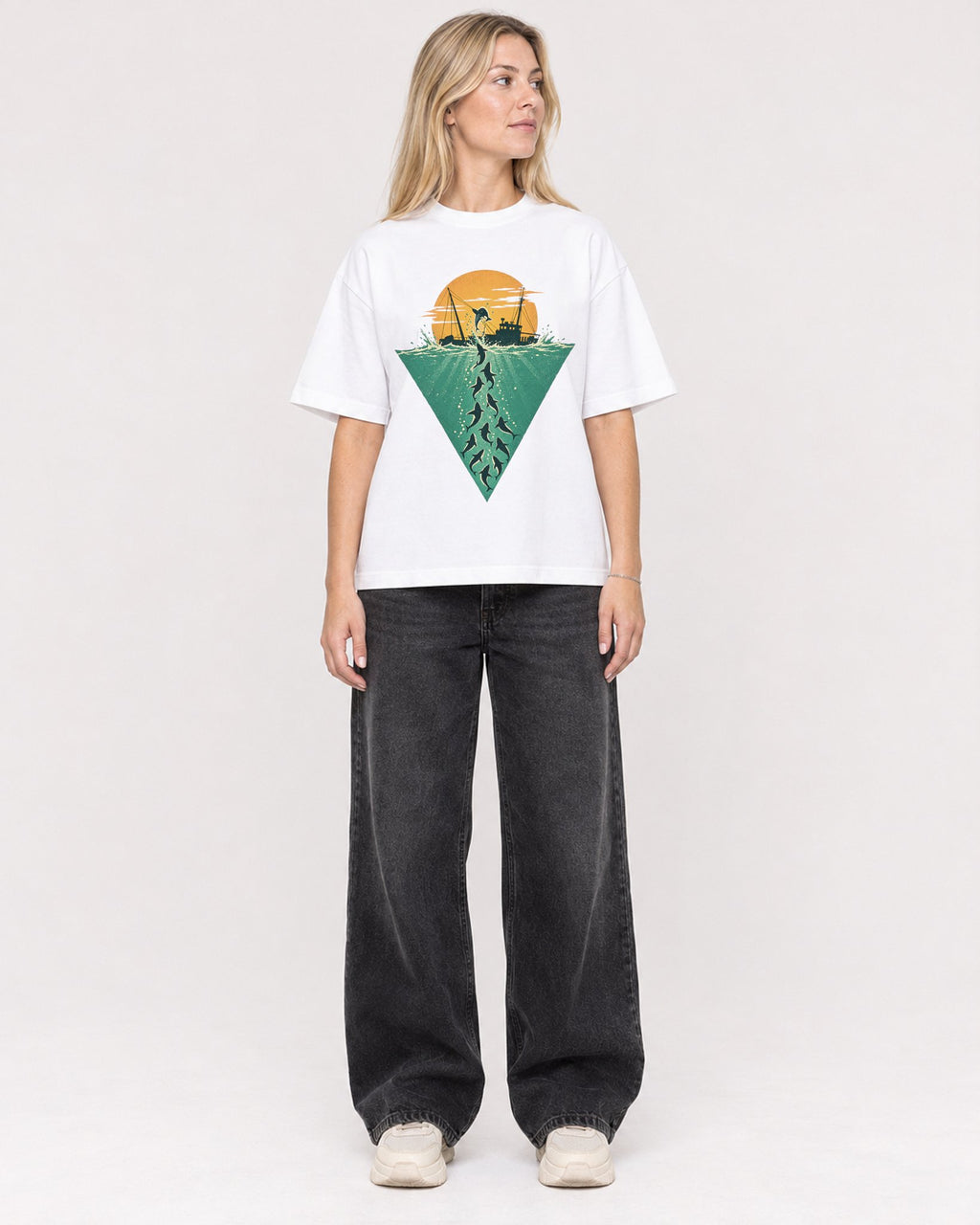 Mockup Boxy Heavyweight Tee White female full-body 08