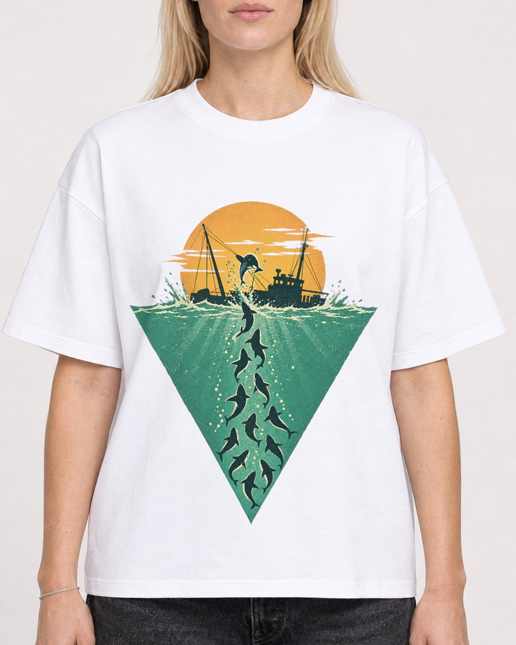 Mockup Boxy Heavyweight Tee White female close-up 08