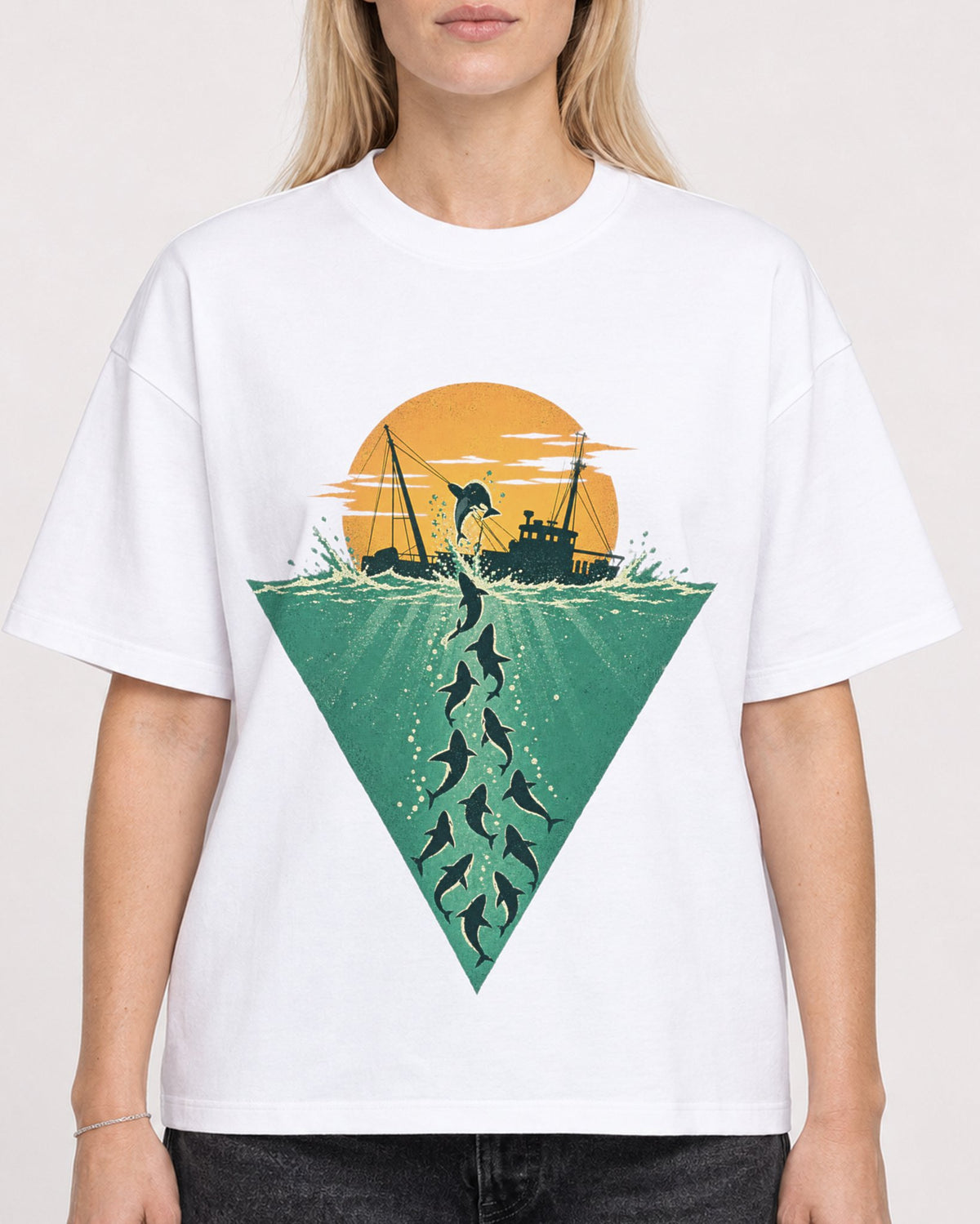 Mockup Boxy Heavyweight Tee White female close-up 08