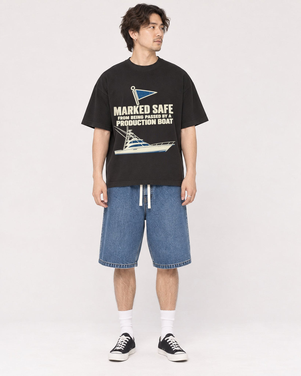 Mockup Boxy Heavyweight Tee Black male full-body 03