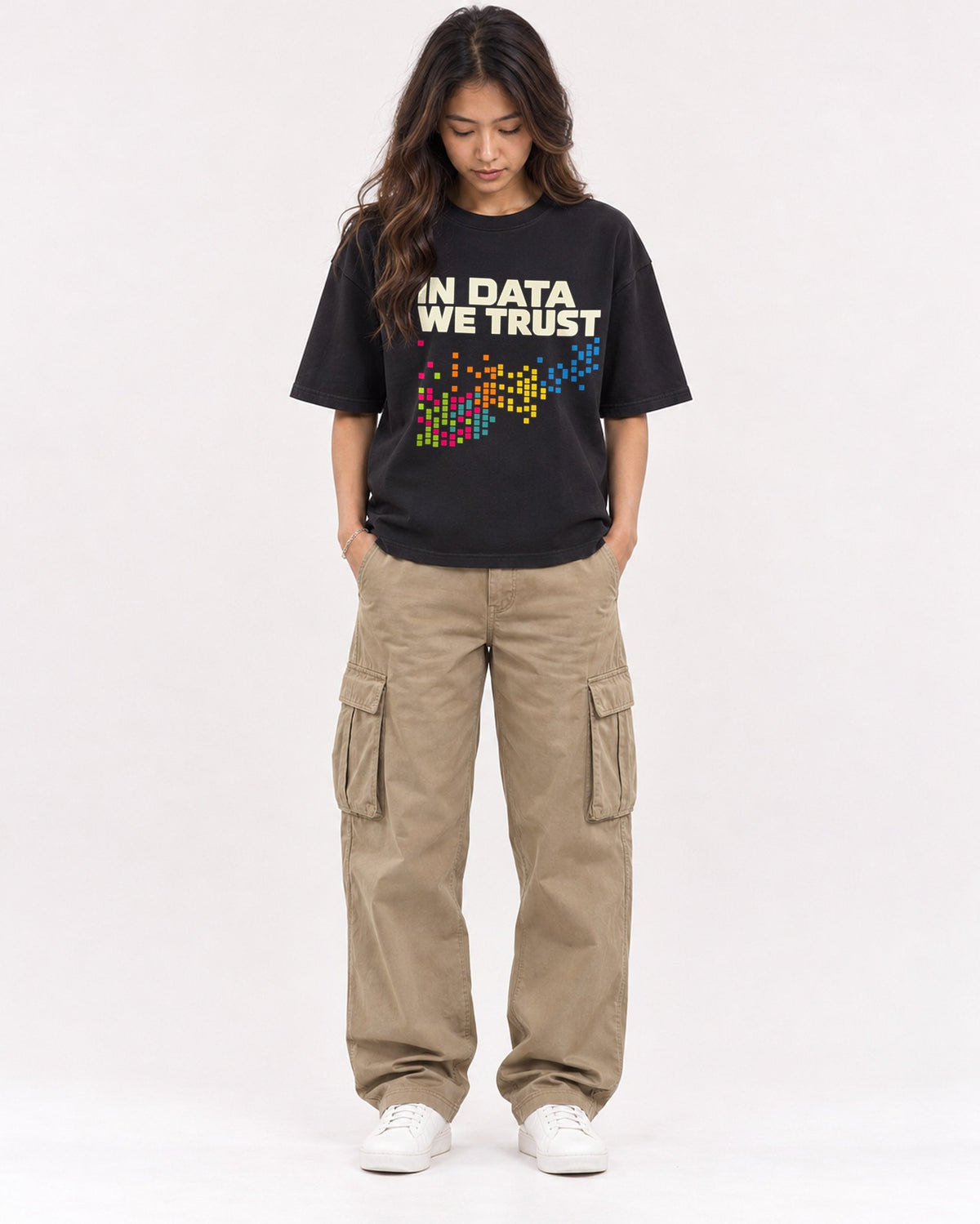Mockup Boxy Heavyweight Tee Black female full-body 02