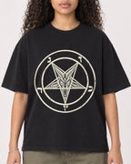 Mockup Boxy Heavyweight Tee Black female close-up 10