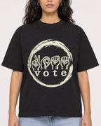 Mockup Boxy Heavyweight Tee Black female close-up 07