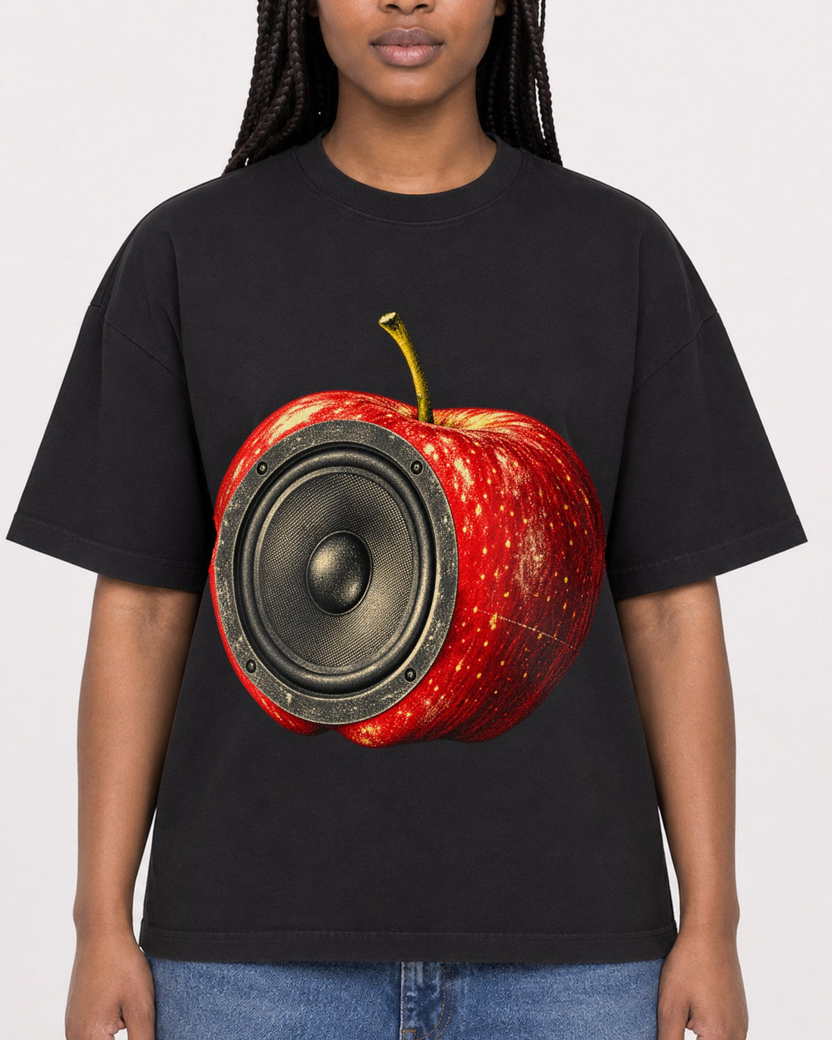 Mockup Boxy Heavyweight Tee Black female close-up 04