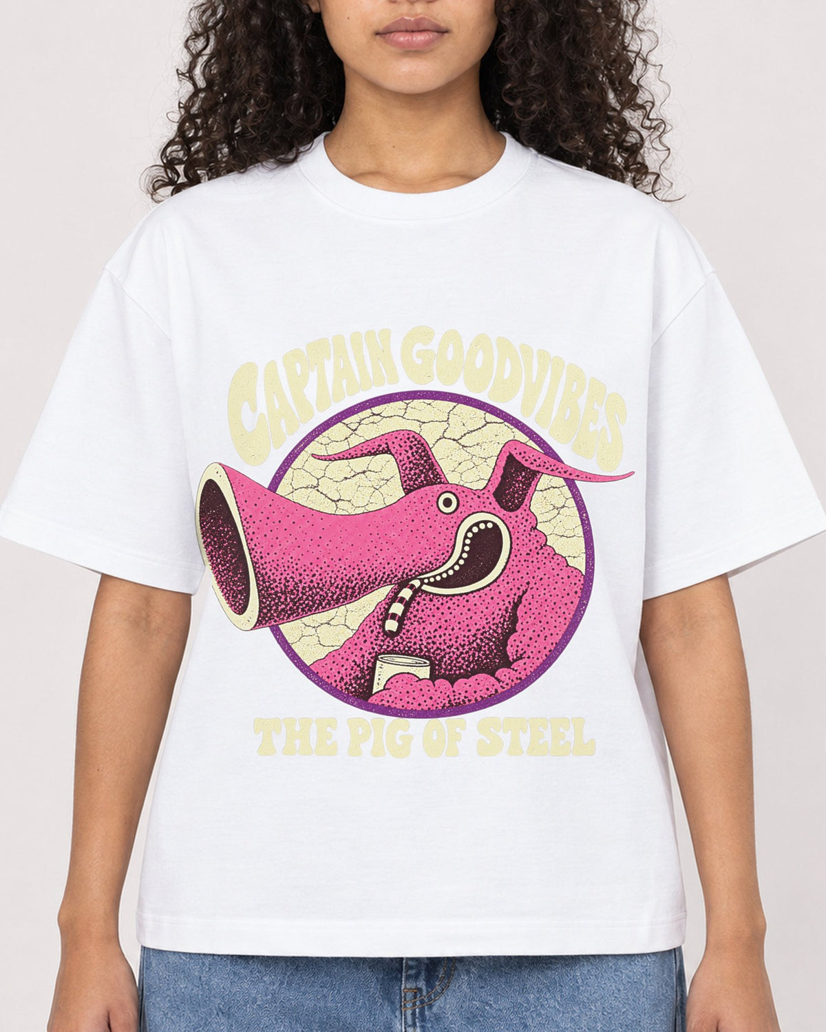 Mockup Boxy Heavyweight Tee White female close-up 10