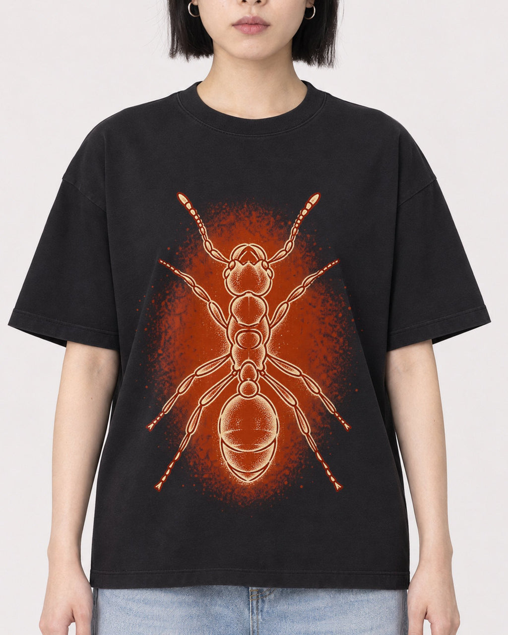 Mockup Boxy Heavyweight Tee Black female close-up 11