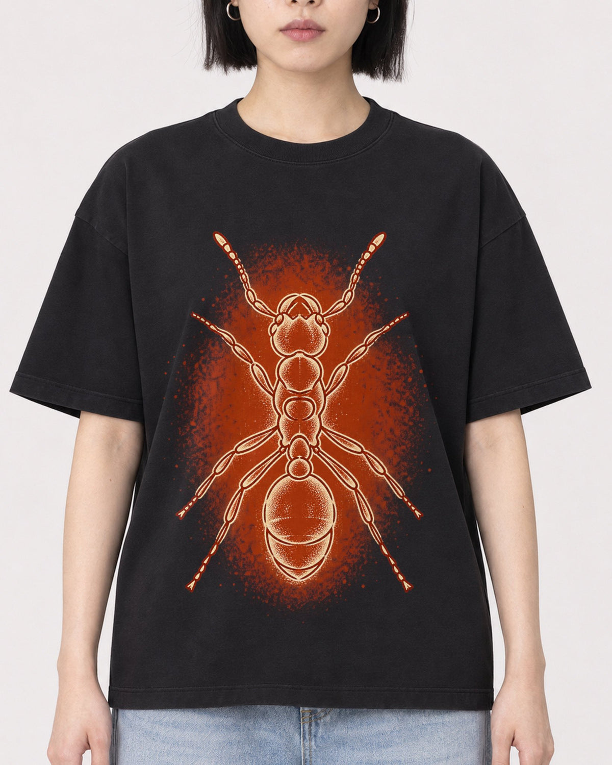 Mockup Boxy Heavyweight Tee Black female close-up 11