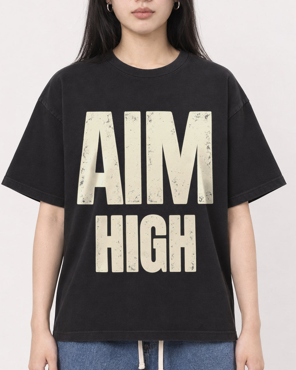 Mockup Boxy Heavyweight Tee Black female close-up 01