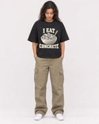 Mockup Boxy Heavyweight Tee Black female full-body 30