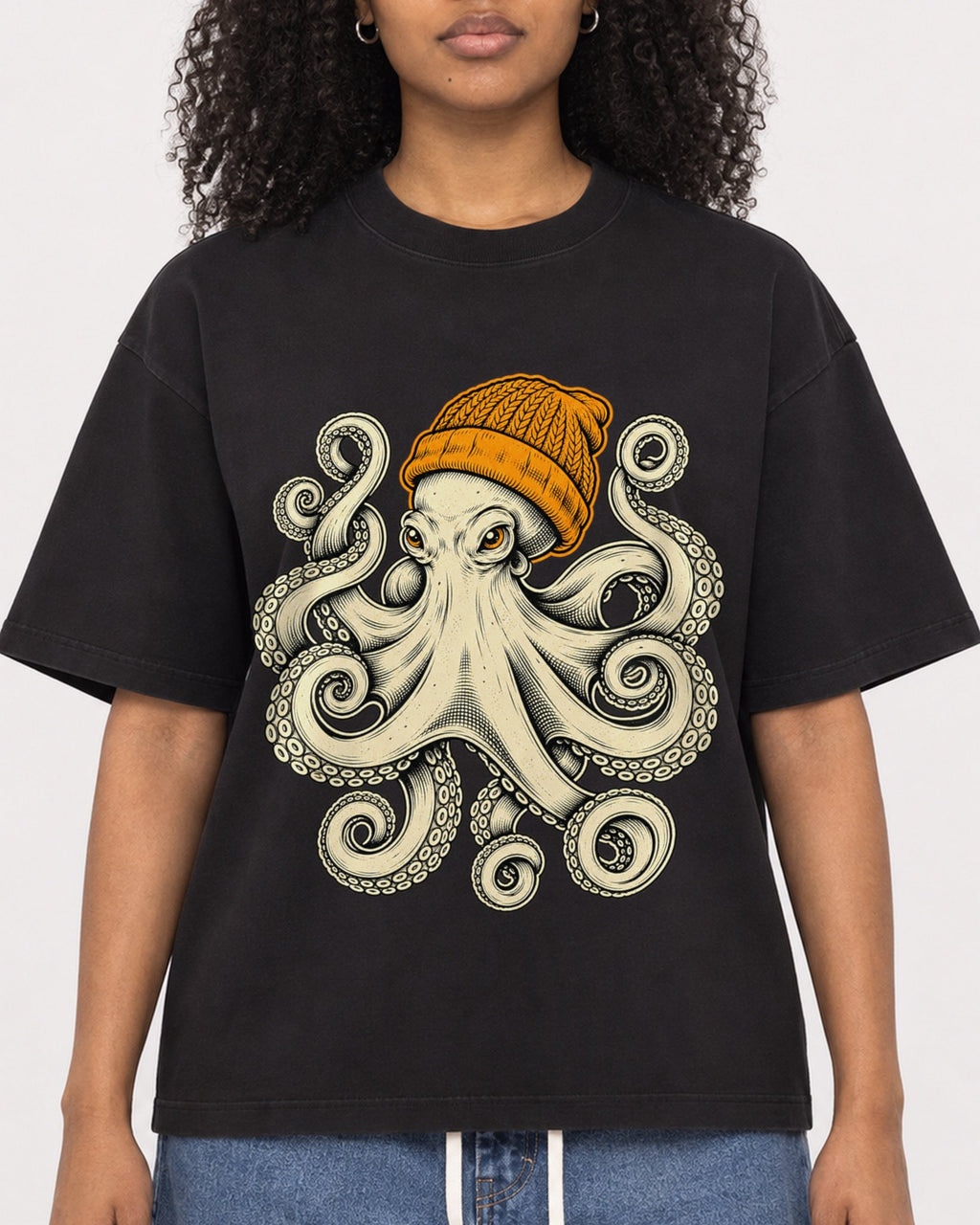 Mockup Boxy Heavyweight Tee Black female close-up 05