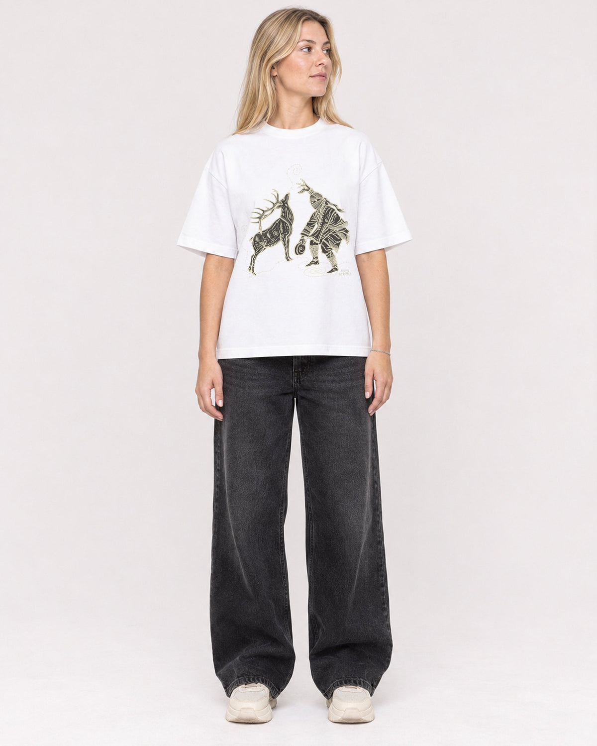 Mockup Boxy Heavyweight Tee White female full-body 08