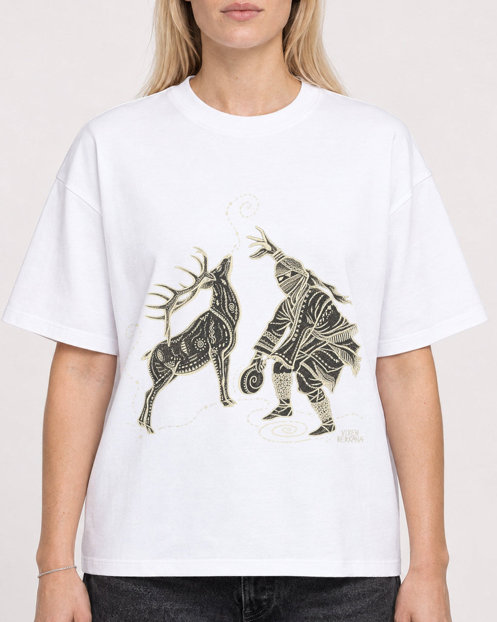 Mockup Boxy Heavyweight Tee White female close-up 08