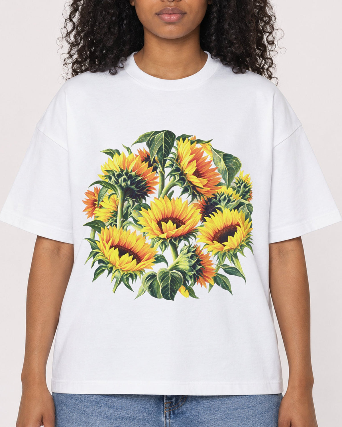 Mockup Boxy Heavyweight Tee White female close-up 05