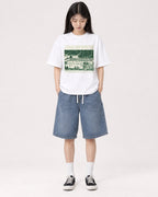Mockup Boxy Heavyweight Tee White female full-body 01