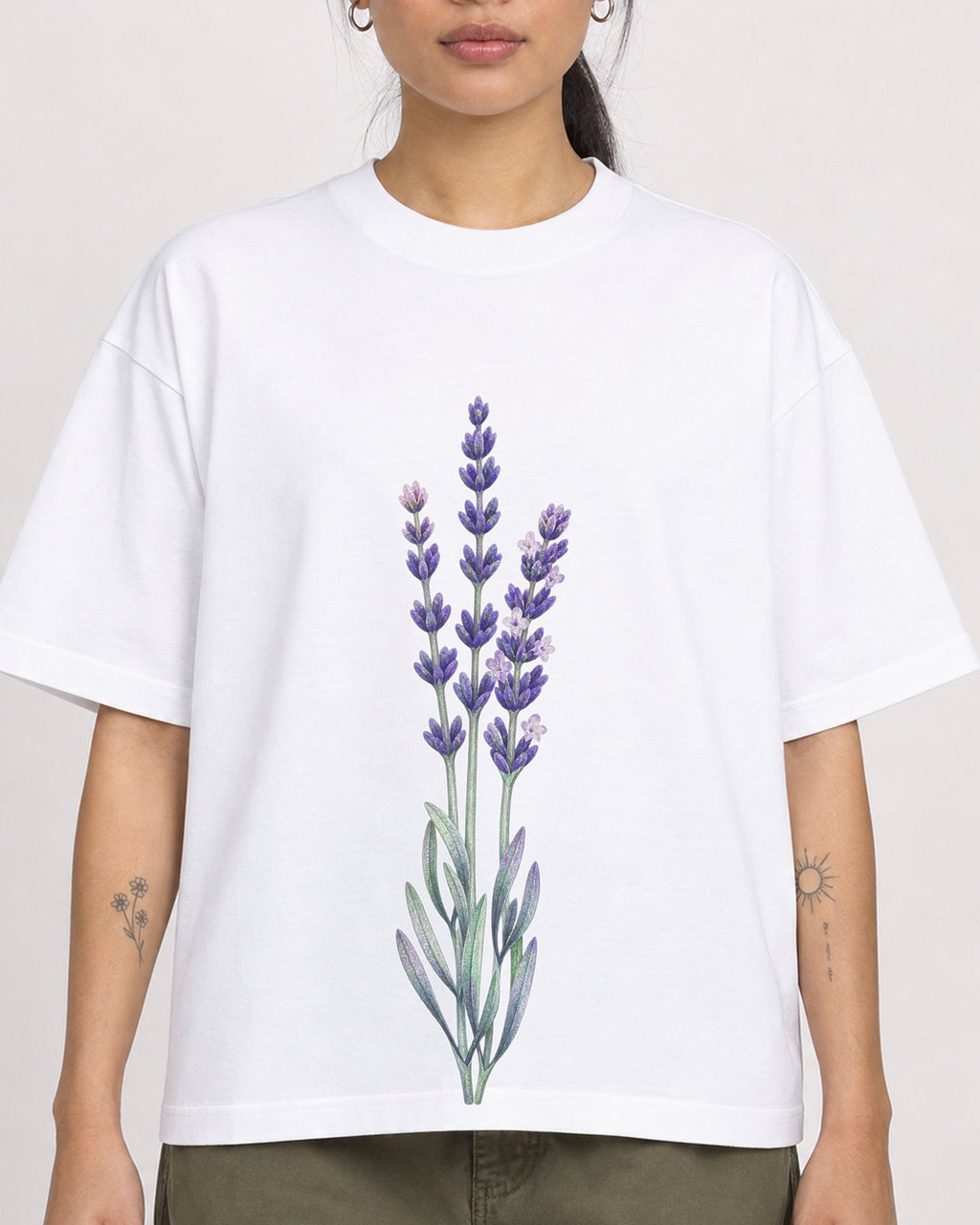 Mockup Boxy Heavyweight Tee White female close-up 42