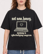 Mockup Boxy Heavyweight Tee Black female close-up 09