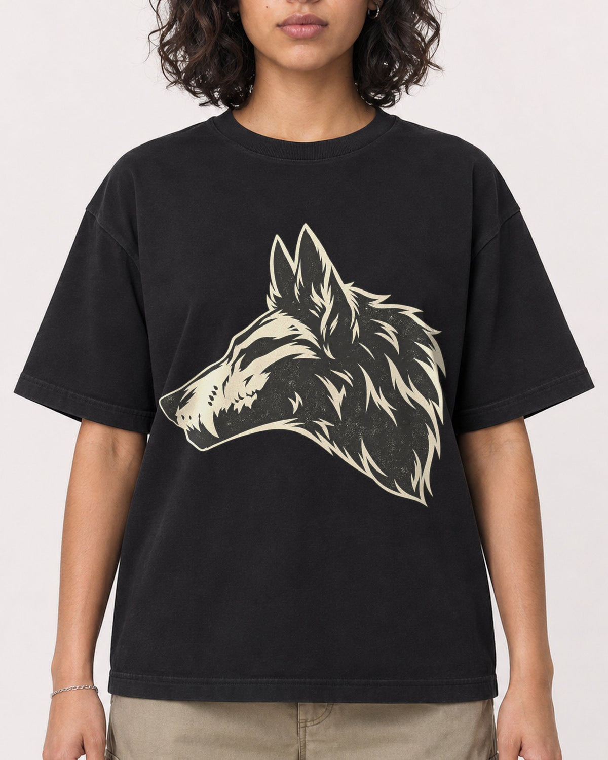 Mockup Boxy Heavyweight Tee Black female close-up 26