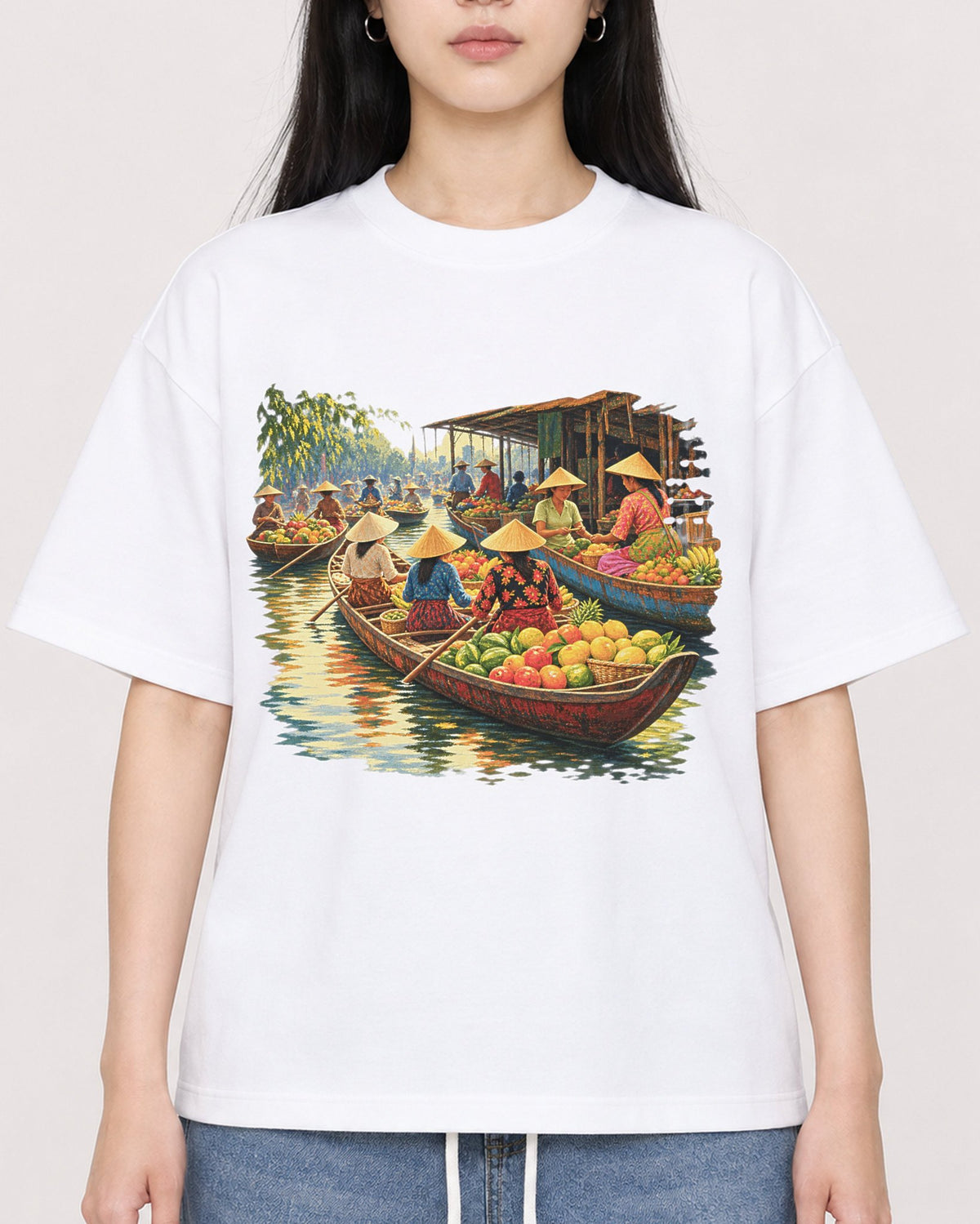Mockup Boxy Heavyweight Tee White female close-up 01