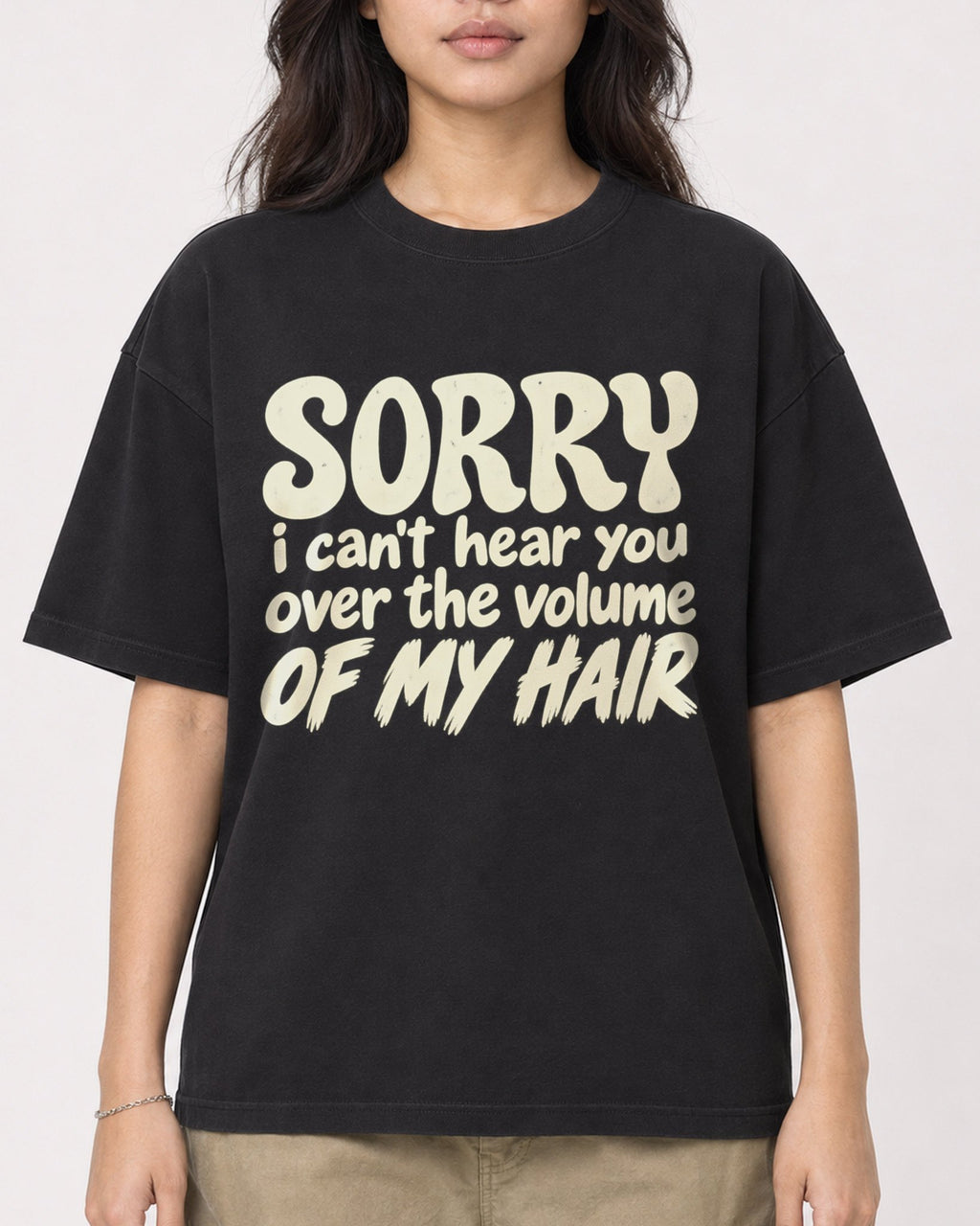 Mockup Boxy Heavyweight Tee Black female close-up 02