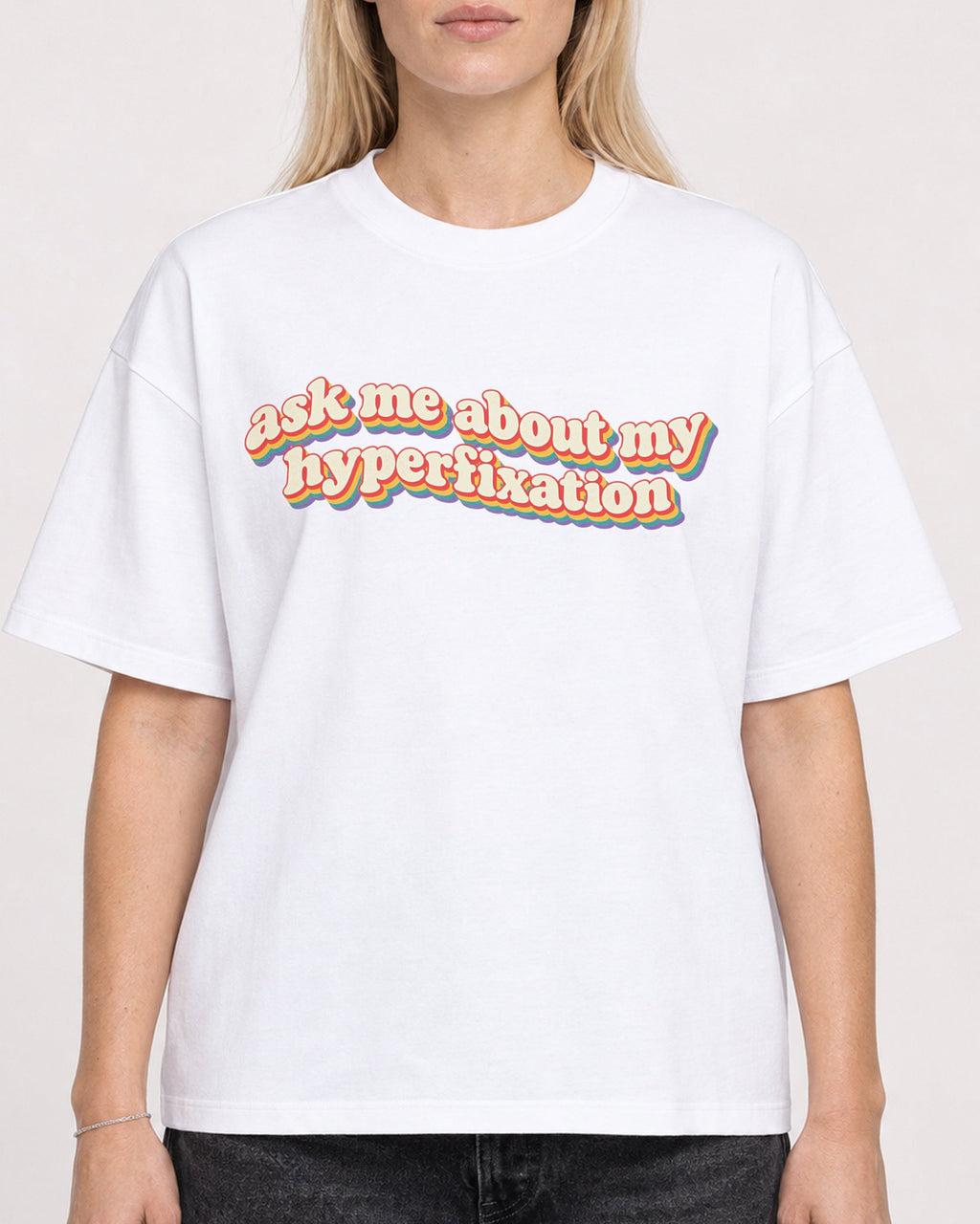 Mockup Boxy Heavyweight Tee White female close-up 08