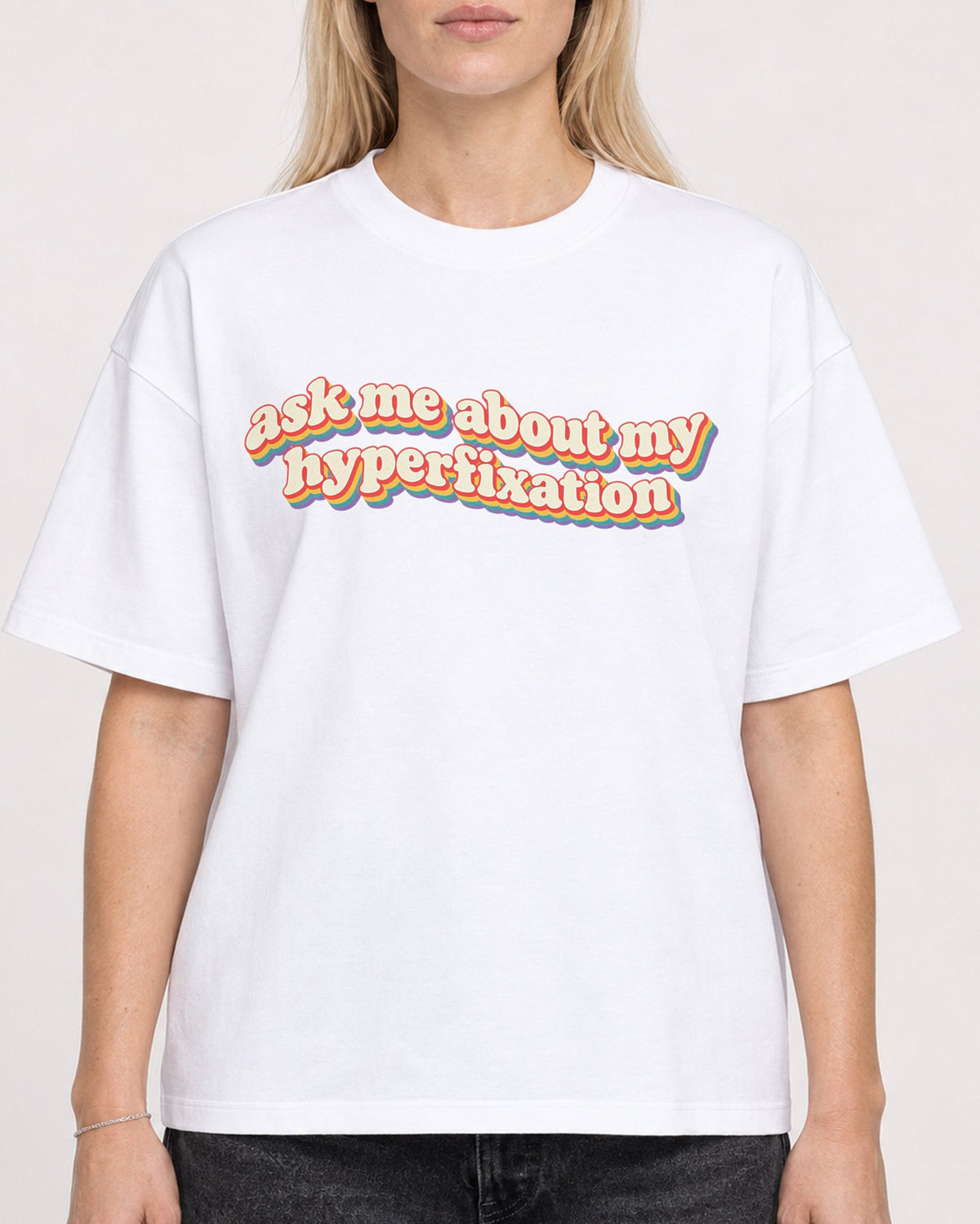Mockup Boxy Heavyweight Tee White female close-up 08