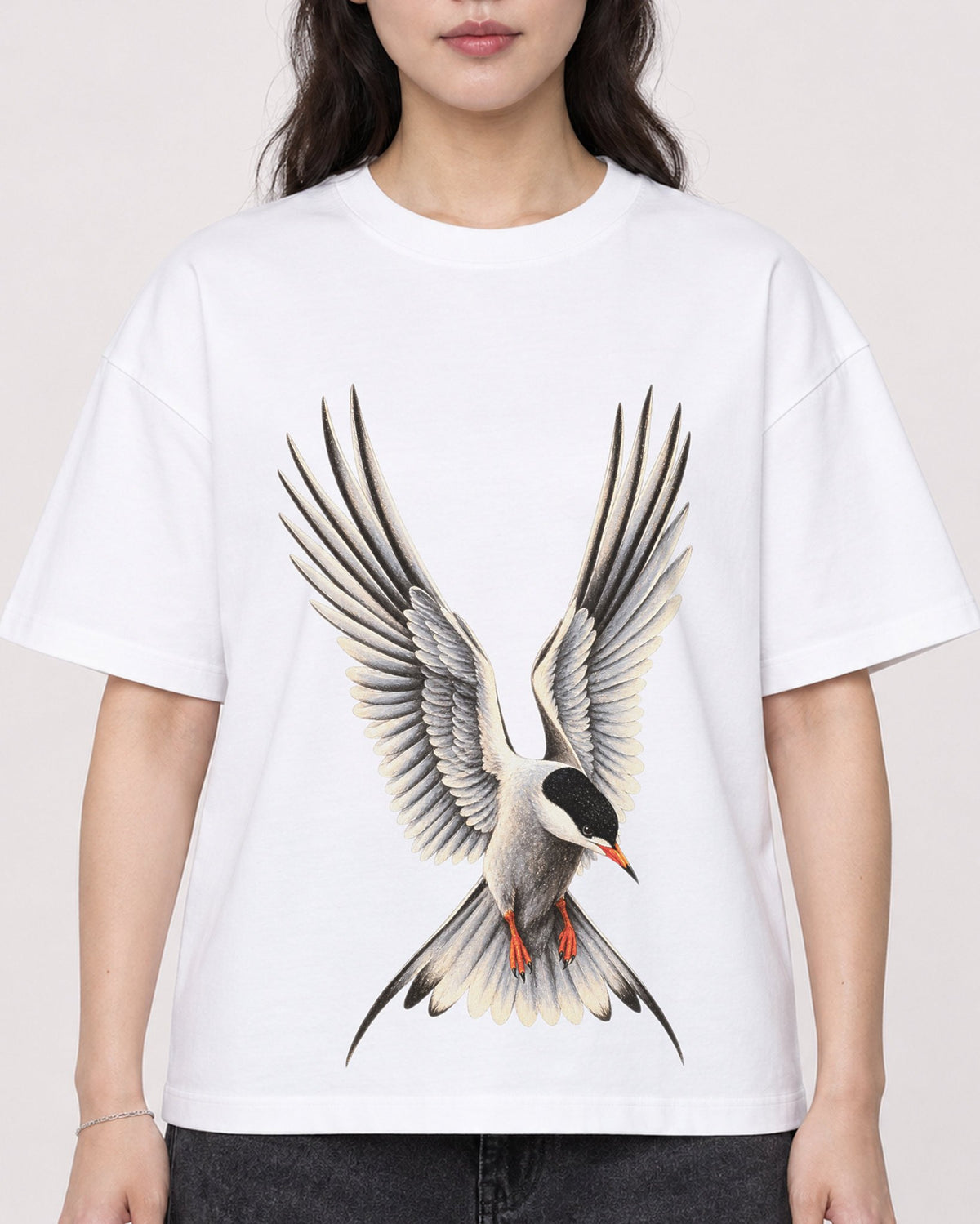 Mockup Boxy Heavyweight Tee White female close-up 03