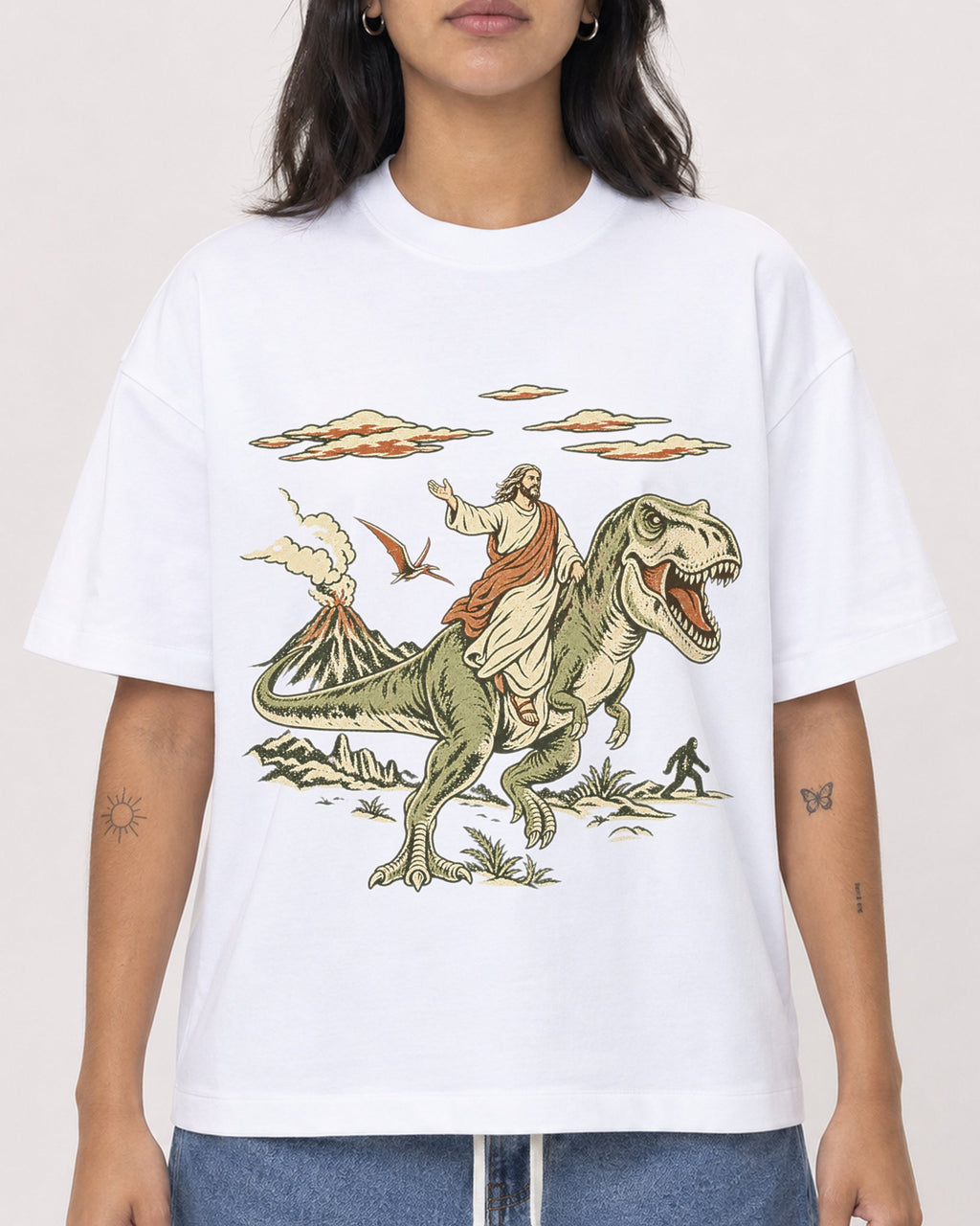 Mockup Boxy Heavyweight Tee White female close-up 36