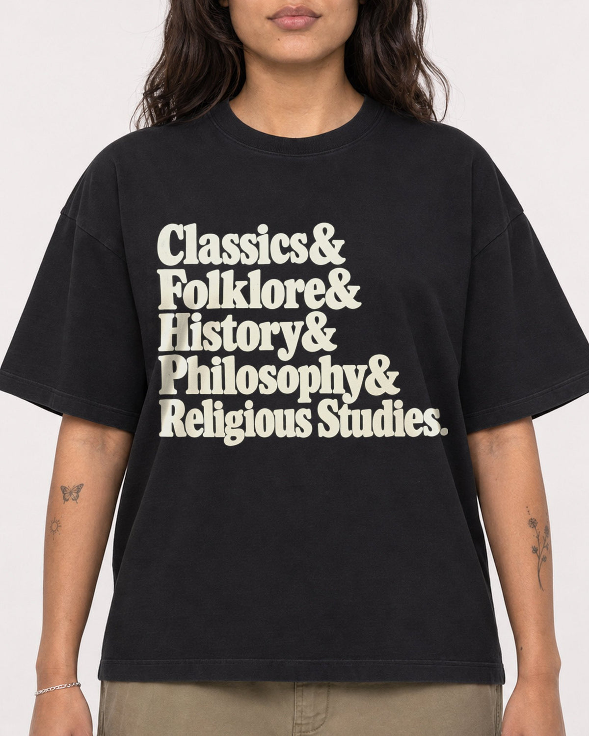 Mockup Boxy Heavyweight Tee Black female close-up 06