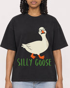Mockup Boxy Heavyweight Tee Black female close-up 15