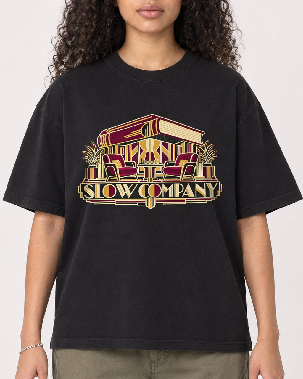 Mockup Boxy Heavyweight Tee Black female close-up 10