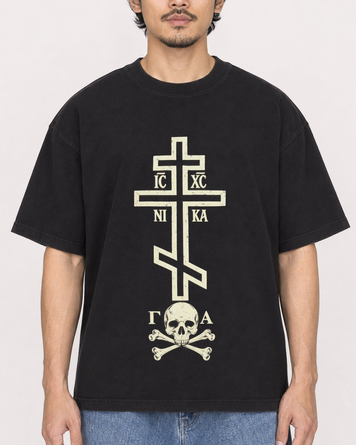 Mockup Boxy Heavyweight Tee Black male close-up 02