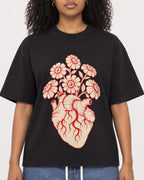 Mockup Boxy Heavyweight Tee Black female close-up 05