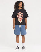Mockup Boxy Heavyweight Tee Black female full-body 05